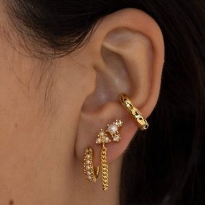 F&h gold and Pearl stud earrings